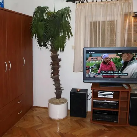 Apartments And Rooms With Hot Tub Nin, Zadar - 5858 Penzion 3*